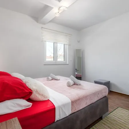 Family Friendly With A Swimming Pool - 23595 Apartment *