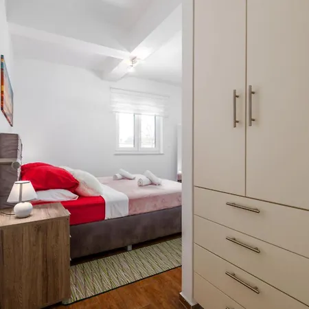 Family Friendly With A Swimming Pool - 23595 Apartment