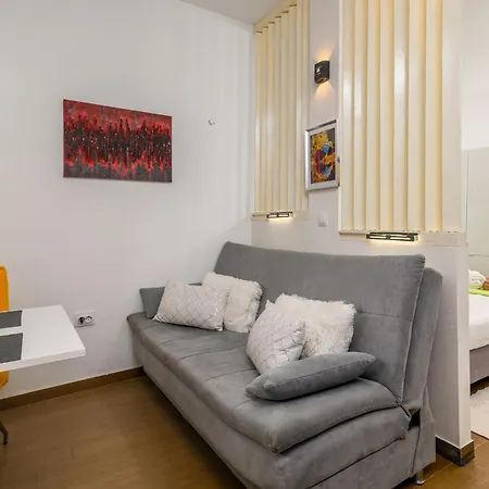 Apartment Family Friendly With A Swimming Pool - 23595 Pula