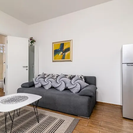 Family Friendly With A Swimming Pool - 23595 Apartment *