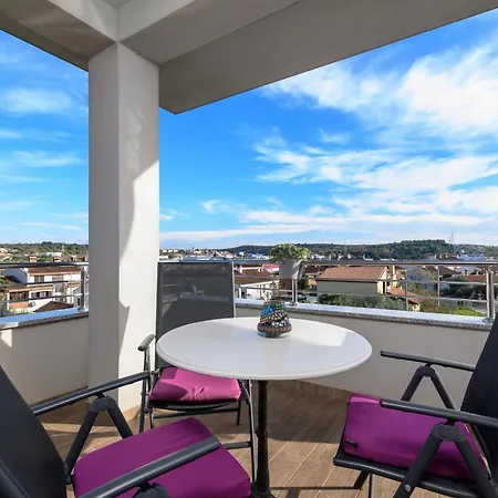 Family-friendly With Swimming Pool - 23595 Daire Pula