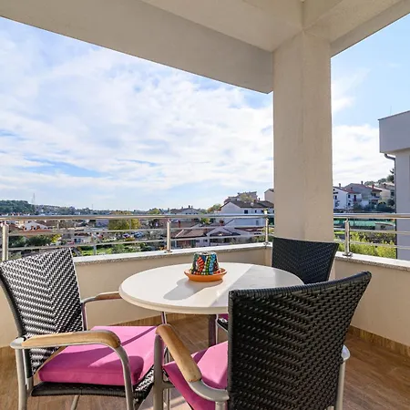 Family-friendly With Swimming Pool - 23595 Daire