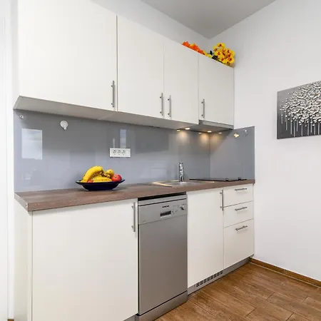 Family Friendly With A Swimming Pool - 23595