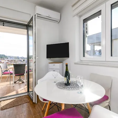 Family-friendly With Swimming Pool - 23595 Pula