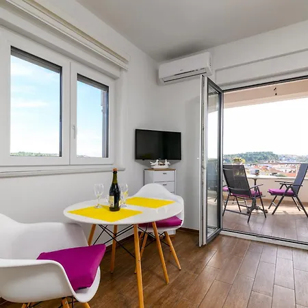 Apartment Family Friendly With A Swimming Pool - 23595