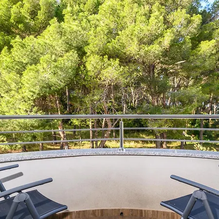 Family-friendly With Swimming Pool - 23595 Daire Pula
