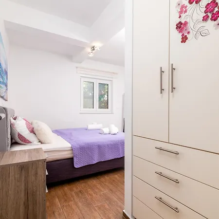 Family-friendly With Swimming Pool - 23595