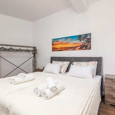 Daire Family-friendly With Swimming Pool - 23595