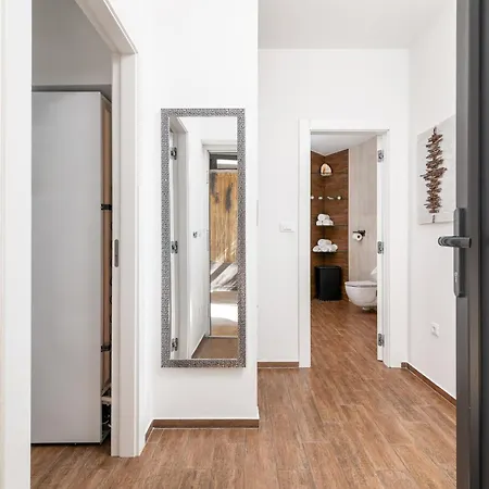 Family-friendly With Swimming Pool - 23595 Daire *