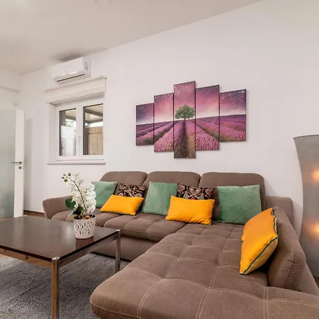 Family-friendly With Swimming Pool - 23595 Daire