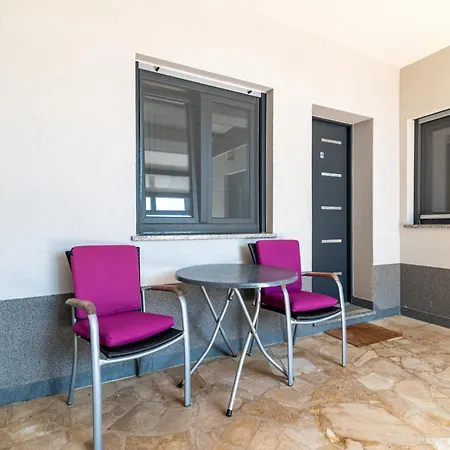 Family-friendly With Swimming Pool - 23595 Daire