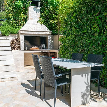 Family-friendly With Swimming Pool - 23595 Apartment